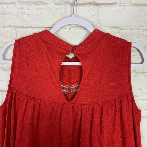 Cable & Gauge Red Mock Neck Crochet Sleeveless Top - Picture 3 of 6